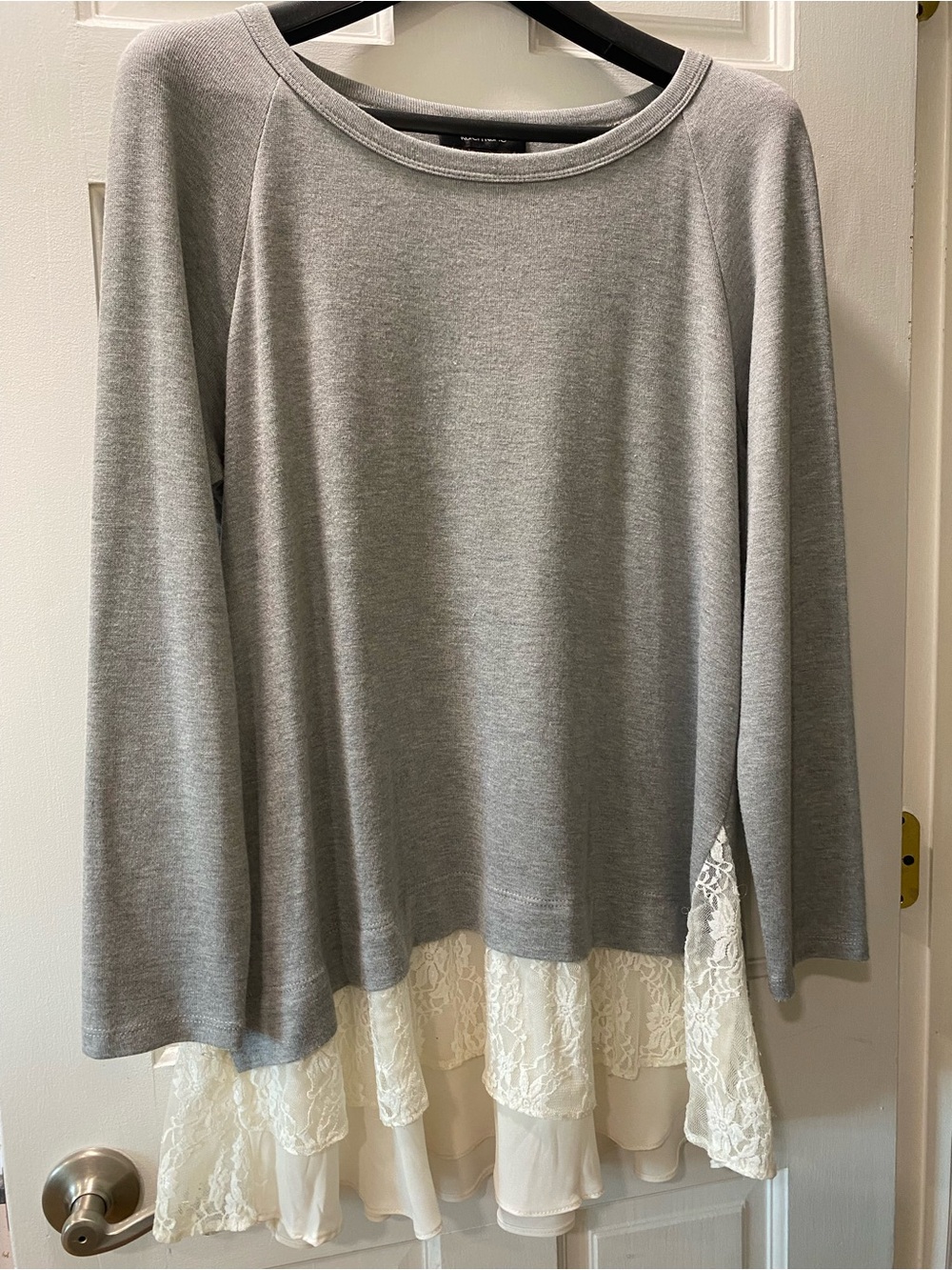 Karen Kane Gray tunic top with Cream Lace & Chiffon Hem. Size 0X